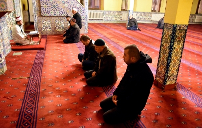 Vatandalar, Mehmetiin muvaffakiyeti iin ellerini semaya kaldrd.  