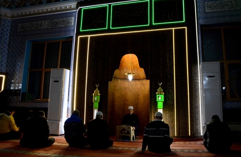 Surenin ardndan Krehir Mfts Mehmet Yaman, Suriye'nin dlib kentinde grev yapan Mehmetiin mcadelesinin zaferle sonulanmas iin dua etti.  