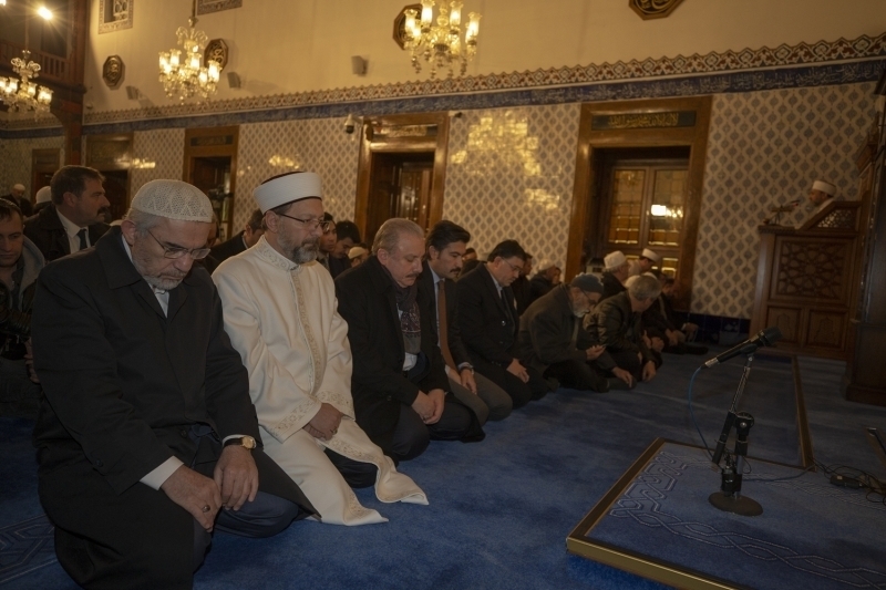 Ankara'da sabah namaznda yurt genelindeki btn camilerde Fetih suresi okunarak dua edildi.