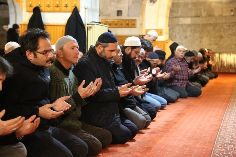 Sivas'ta da sabah namaz ncesinde Fetih Suresi okundu. 