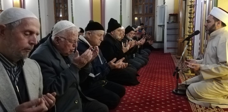 Aydn’da seher vakti eller ‘Bahar Kalkan Harekat’ iin semaya kalkt. Trk Silahl Kuvvetleri’nin dlib’te rejim glerine ynelik dzenledii ‘Bahar Kalkan Harekat’nn zaferle sonulanmas iin tm camilerde sabah namaz ncesi dzenlenen programa vatandalar da youn ilgi gsterdi. Seher vaktinde Fetih Suresi okunarak dualar edildi. 