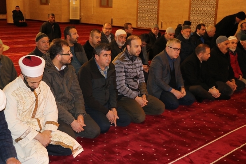 Mehmetik iin Nide'deki camilerde sabah namaznda dua edildi.