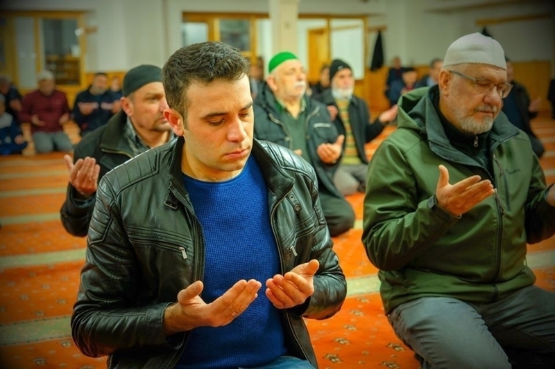 Bayburt’taki camilerde sabah namaznda Bahar Kalkan Harekat iin Fetih Suresi okundu. 