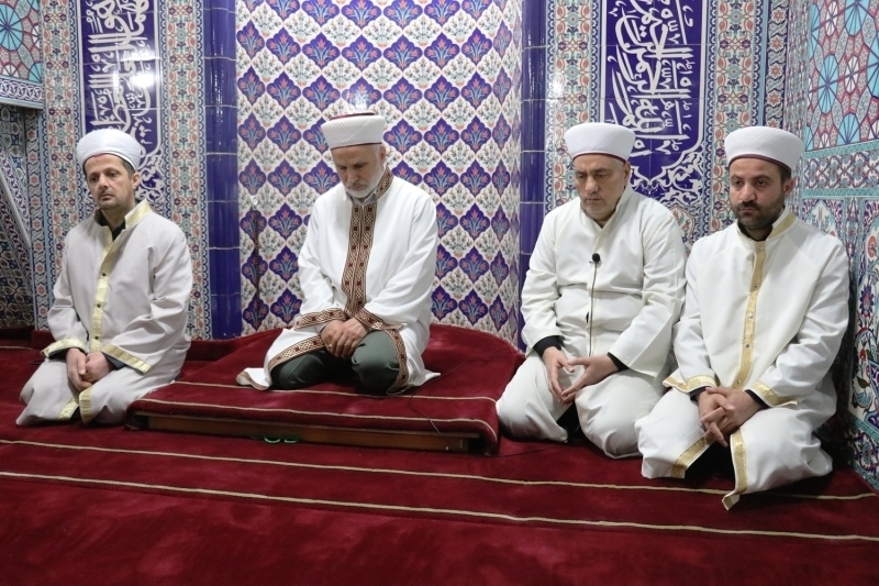 Programa katlan l Mfts Tandoan Topu ve vatandalar, dlib'de balatlan Bahar Kalkan Harekat'nda grev alan Mehmetik iin dua etti.  