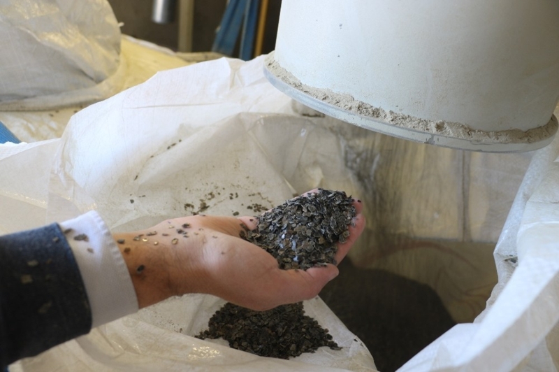 Trkiye’de ilk olma zellii tayan almalar hakknda bilgi veren Bar Gazanfer Yldrm, madenin doal bir mineral olduunu belirterek, “Vermiklit minerali endstriyel bir hammaddedir. Doada 3 binden fazla mineral var. Bunlardan biridir. Bu mineralin ierisinde magnezyum, demir, potasyum, sodyum gibi zellikle tarmda faydal olan elementler var, doal bir mineral” dedi.