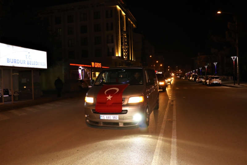 Burdur'da �dlib'de rejim unsurlar�n�n hava sald�r�s�nda �ehit olan Mehmet�ikler i�in konvoy d�zenlendi. 