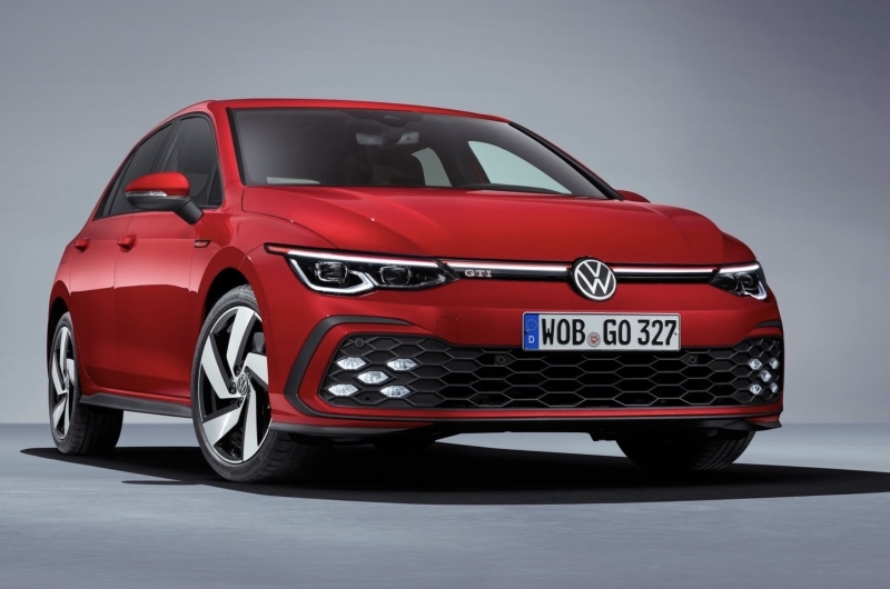 <br>Bir ikonun sekizinci versiyonu: Yeni Golf GTI<br> Volkswagen’in, ilk olarak 45 yl nce Frankfurt'taki Uluslararas Otomobil Fuar'nda (IAA) sergiledii Golf GTI'n sekizinci nesli otomobil tutkunlaryla bulutu. Volkswagen’in gelenei baarl bir ekilde yenilikle birletirmesinin bir sonucu olarak ikon haline gelen Golf GTI, daha akll ve ileri teknoloji rn bir model olarak karmz kyo