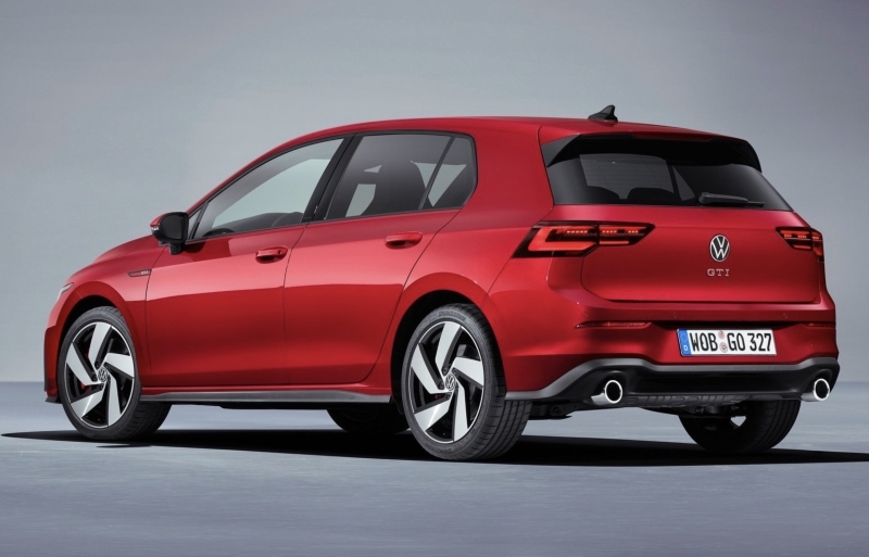 Yeni Golf GTI, dijital kokpit ve akll sr asistan sistemlerinin yan sra, gl ve k tasarmyla fark yaratyor. 