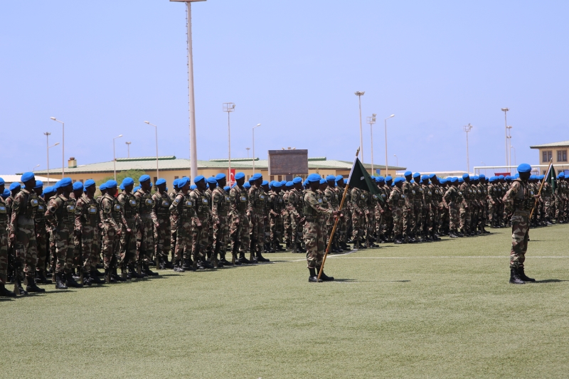 Hint Okyanusu k�y�s�na konu�lu komutanl�kta, TSK'nin se�kin personelince Somali ordusunun temelini olu�turacak subay ve astsubay adaylar�yla erlere e�itim veriliyor.  (AA)