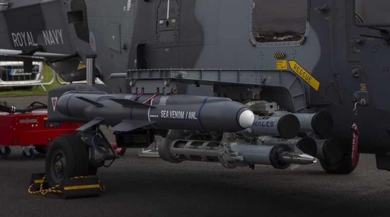 Bu �zelli�inin yan� s�ra, d���k irtifal� deniz y�zeyine yak�n u�u� ve k�z�l�tesi aray�c�s�ndan g�r�nt�leri kullanarak otonom y�nlendirme yeteneklerini g�sterdi.