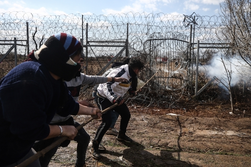 Aralarnda ocuklarn da bulunduu ok sayda snmac, gazdan etkilendi.  