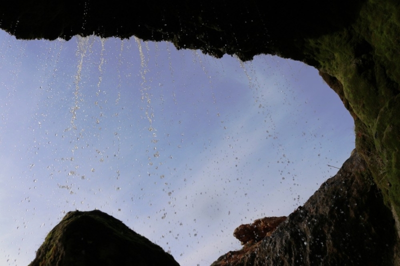  O da bahar aylarnda gerler hayvanlar ile geldiklerinde bu maaralarda konaklyor...