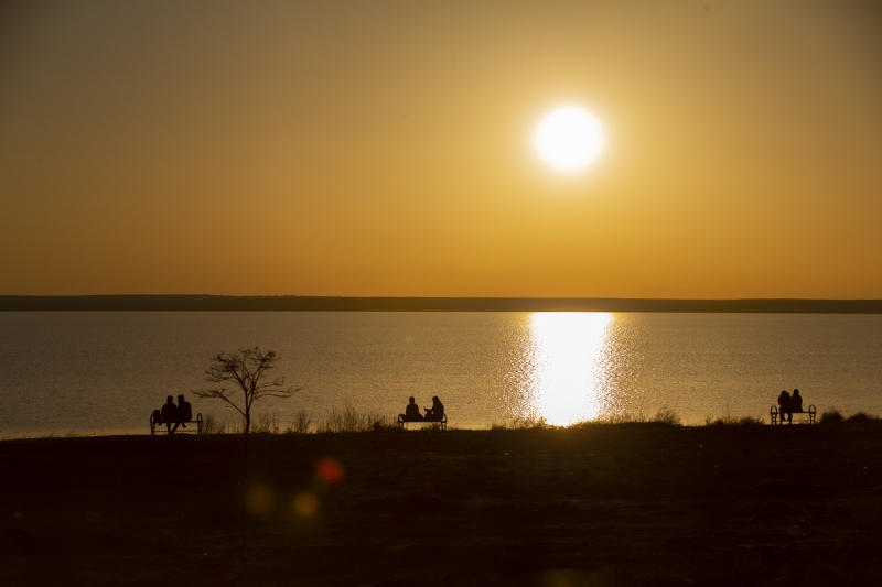 Binlerce flamingoya da ev sahiplii yapan glde, gn batmnda gzel manzaralar oluuyor.