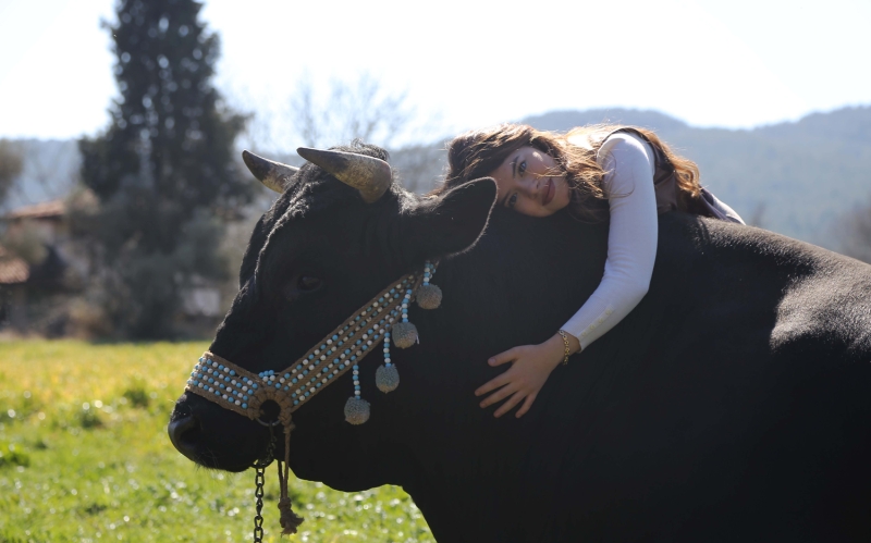 Hayvanlarla iletiim kurmaya ve onlar sevmeye kendisini adadn ifade eden Ttnc, bundan byk mutluluk duyduunu dile getirdi.  