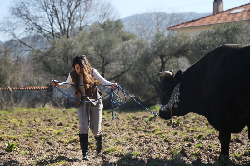 15'inci Uluslararas Tarm ve Hayvanclk Fuar'nda (AGROEXPO), Tarm ve Orman Bakan Bekir Pakdemirli'den 'Trkiye Gen Yetitiriciler' temsilcisi olarak dl aldn anmsatan Ttnc, bundan dolay gurur duyduunu syledi.  