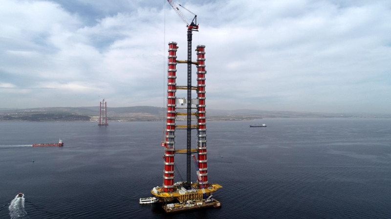 YAKLAIM VYADKLERNN AYAKLARI YKSELD <br> <br> Gelibolu'nun Stlce ve Lapseki'nin ekerkaya mevkileri arasnda ina edilen 1915 anakkale Kprs'nn her iki yakasndaki ankraj bloku imalat da bitti. 