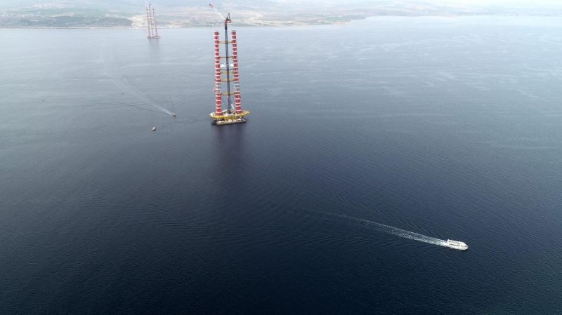 2 x 3 trafik eritli olacak kprnn, yaklak 45,06 metre genilikte olmas ngrlyor. Kpr tabliyesinin her iki tarafnda bakm onarm amacyla kullanlacak yrme yollar olacak. 