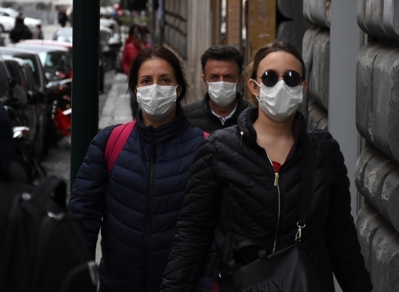 Hzlca yaylan bu virs akllara pandemi ilan edilip edilmeyeceini getirdi.  Pandemi ne demek? Basit tanmyla dnyada ezamanl olarak, ok yaygn bir ekilde birok insan tehdit eden bulac hastalklara verilen isim. Daha nce 2009’da domuz gribi, pandemik hastalk ilan edilmiti. 