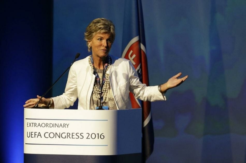 UEFA �cra Komitesi �yesi Evelina Christillin: 'EURO 2020'nin oynanmas� onayland� ancak belki yar�n iptal olacak. �ampiyonlar Ligi, UEFA Avrupa Ligi ma�lar� da oynan�yor ancak bu ma�lar da ertelenebilir. �u an kesin kararlar almak m�mk�n de�il. T�m ihtimalleri de�erlendiriyoruz. UEFA bir spor kurulu�udur ve bu nedenle ulusal h�k�metlerin kararlar�na uymaktad�r. �ok farkl� tutumlar var ve Avrupa Birli�i'nin koronavir�s konusunda genel bir y�nerge vermesi gerekti�ine inan�yorum'