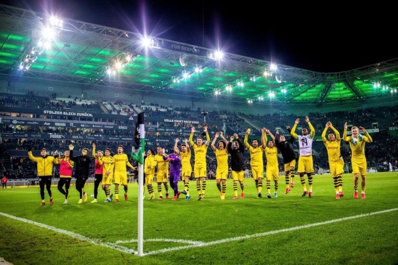 Almanya'da Dortmund ile Schalke aras�nda oynanacak Ruhr derbisi ile birlikte M�nchengladbach - K�ln ma��nda da seyirci olmayacak.