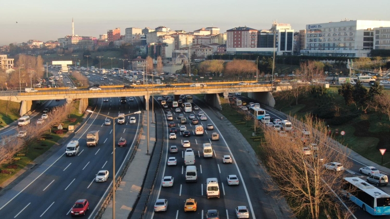 Kaza veya baka bir olumsuzluk olmadnda stanbul Bykehir Belediyesi'nin (BB) trafik harikasnda genellikle yzde 50 seviyelerinde seyreden stanbul trafii, bu sabah 08.30 sralarnda yzde 60 seviyesine ulat. 