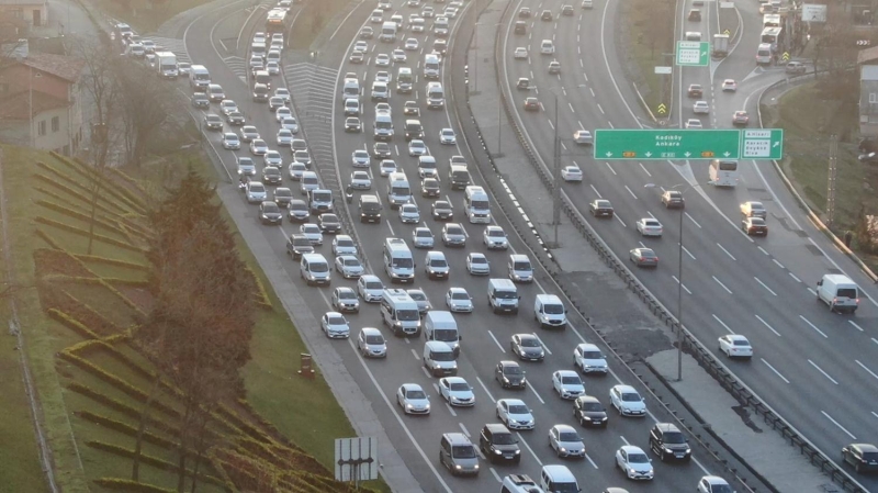 Daha nce toplu tama kullandn vurgulayan Gven Caner, 'ncesinde toplu tama kullanyordum. imdi ben de nlemimi almak iin araba ile gidip gelmeye baladm. ok da panik yapmamak lazm ama, ufak ufak nlemlerimizi almak ve panik havasna girmemek lazm' dedi. 