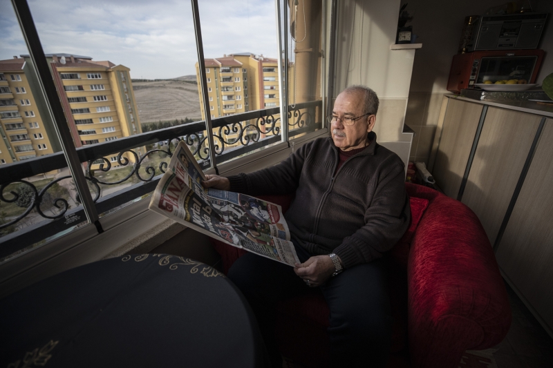 Tek ocuk olduu iin Genlerbirlii'ni kardei gibi grdn ifade eden Mumcu, 'Benim kardeim yok ama Genlerbirlii’ni bir karde, bir abi gibi gryorum. Malarna gittiim zaman eksikliini hissetmiyorum ancak herhangi bir durumdan dolay ma kardysam hasretlik ekiyorum.' dedi.  