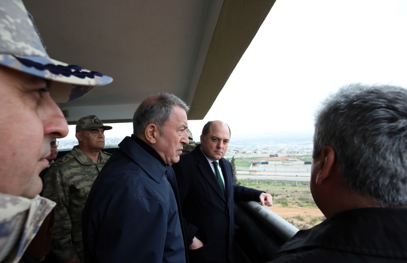 BM Suriye Krizi B�lgesel �nsani Koordinat�r� Kevin Kennedy de sald�r�lardan ka�an insanlar�n burada �ok zorlu �artlarda ya�amaya �al��t���n�, gerekli altyap�n�n bulunmamas� nedeniyle b�y�k s�k�nt�lar�n ortaya ��kt���n� ifade etti.