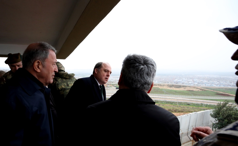 �nsani yard�m faaliyetlerine de �nemli oranda katk� sa�lad�klar�n� bildiren Wallace, hem milli olarak hem de NATO'daki faaliyetler �zerinden T�rkiye'ye destek vermeye haz�r olduklar�n� kaydetti.  