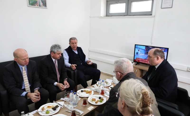 Ate�kesin sa�lanmas� ile b�lgede bir rahatlama ya�and���n� dile getiren Kennedy, kamptaki �ocuk n�fusunun y�zde 60'tan fazla oldu�unu, T�rkiye'nin Suriyelilere yard�m konusunda ola�an�st� bir i� ��kard���n� belirtti.  