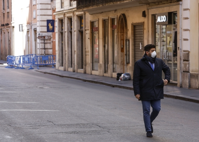 ��i�leri Bakanl��� da 12 soru-cevaptan olu�an bir rehber kiti payla�arak, halka ne yap�p yapamayacaklar�n� duyurdu.  