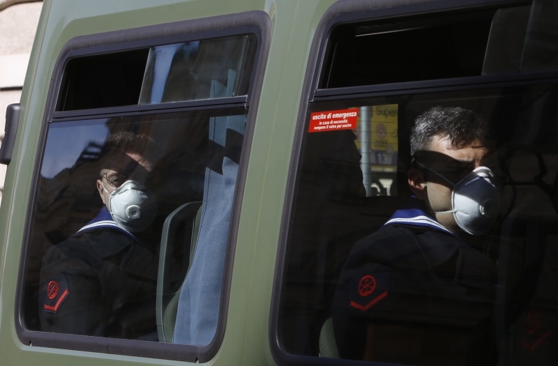 Milano Borsas� FTSE MIB 30 endeksi, ABD'nin Kovid-19'un yay�lmas�n� �nlemek i�in Avrupa'dan yap�lan seyahatlere 1 ay s�reyle k�s�tlama getirmesine ve Avrupa Merkez Bankas�n�n faiz oranlar�n� d���rmemesine tepki g�stermesi sebebiyle tarihi bir d���� ya�ayarak, g�n� y�zde 16,92'lik de�er kayb�yla kapatt�.  