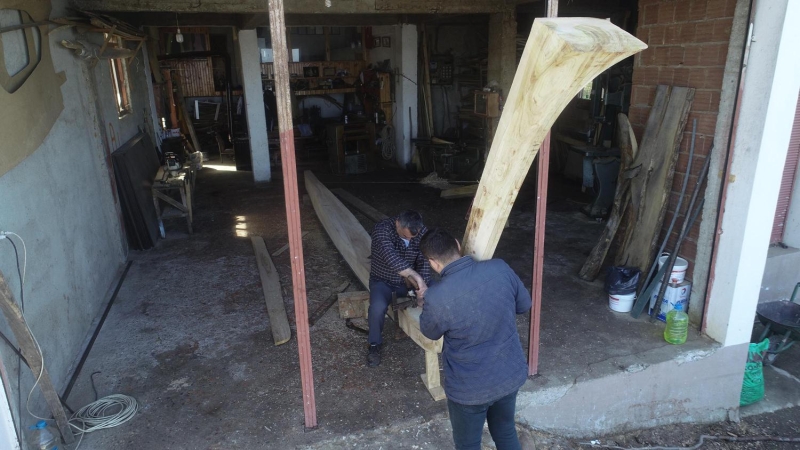 'ABD'DEN TEKNE SPAR GELD' <br> <br> Yurt dndan da tekne siparii aldklarn fakat yer sorunu nedeniyle talebi karlayamadklarn da belirten Atik, 'Tekne yaptrmak isteyen ok oluyor ama yapabileceimiz imkan dorultusunda ancak sipari alabiliyorum. Teknelerin imalatn kendim yapyorum, altrmak iin rak alyorum yanma. 