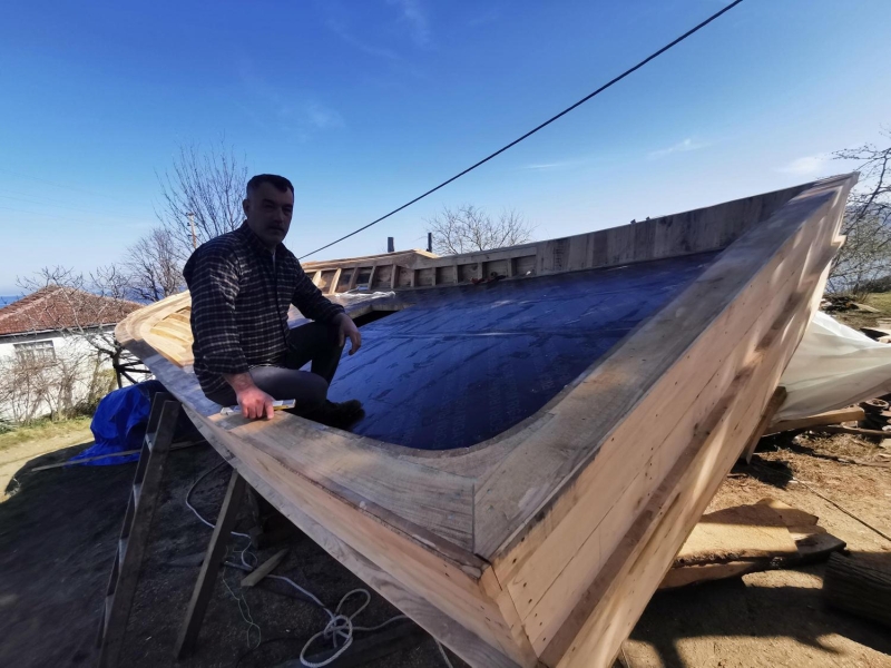 Hem aatan tekne yapm mesleini srdrelim, hem de Perembe teknesini marka yapalm istiyoruz. Bize deniz kenarnda 10 dnm yer tahsis edilse yurt dna ihracatta yapabiliriz. zellikle yurt dndan yat gibi gezinti tekneleri talebi var.