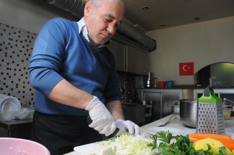 Devaml bu sebze orbasn aryorum. Buraya geldiimde ou zaman yakndaki hastaneden doktorlar, hemireler oluyor. 