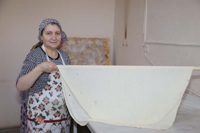 almaya baladndan beri kendisini mutlu ve huzurlu hissettiini anlatan Temizer, AA muhabirine, 'Torunlar byttkten sonra evde yapacak i kalmaynca bu i kendimize bir meakkat oldu. Hem kendimiz iin gelir kayna hem de geleneksel el rnlerimizin kuaklar boyunca devam edebilmesi iin byle bir yola girdik.' dedi.  