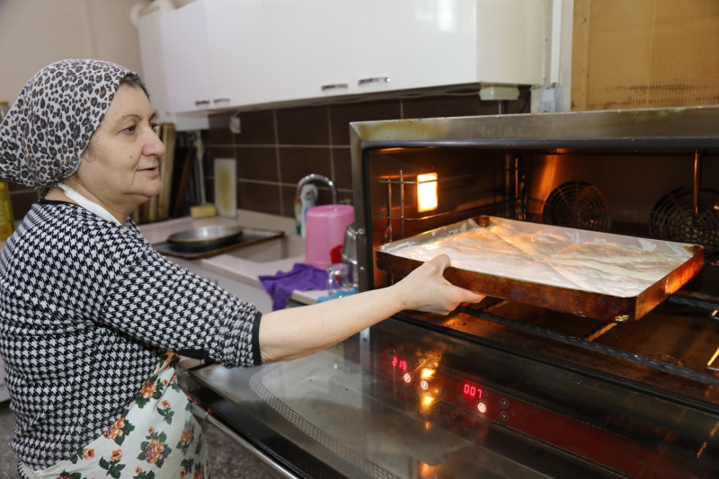 'Keke daha nce balasaydm' diyen Temizer, kzna da hafta sonlar meslei retmeye altn ifade ederek, mr ve gc yettiince iini srdreceini szlerine ekledi.  