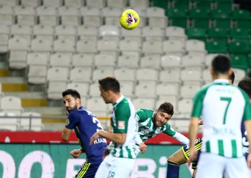 'Ben bu oyunu asla ve asla s�rpriz saym�yorum. E�er 3 ayl���na Mourinho'yu getirsen dahi olmaz diyordum. 13 ayl�k bir hoca getirin. Ki bu tak�m, bu g�r�nt�de olmas�n. Ki bu tak�m, Denizlispor ma��ndaki g�r�nt�de olmas�n.'