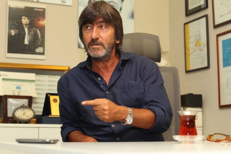 'Bu bir fiyaskodur. Ge�en sezonun ilk 9 haftas� ve bu sezonun son 9 haftas� 17 puan alabilmi� Fenerbah�e. Fizik ve mental olarak bitmi�.'