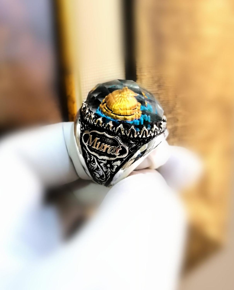 Eskiye olan bir zlem var. nsanlar tarihi yerleri yzklerde tamak istiyorlar. Daha nce Ayasofya, Sultanahmet Cami, Bursa Ulu Cami, Mevlana Trbesi gibi yerleri yzklere yaptk. srail ile olan gerilim nedeniyle bu sefer de Mescid-i Aksa'y ok isteyenler var' dedi.