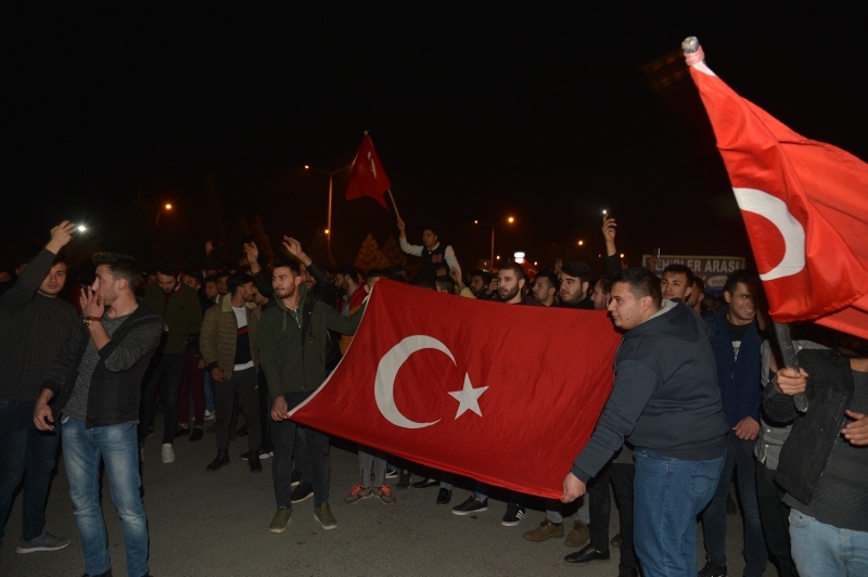 7'den 70'e herkes omuz omuza verdi. 