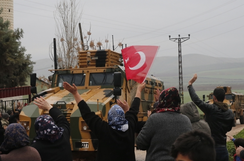 <p>Okullarda, terr rgt YPG/PKK'nn dayatt eitim sistemine son verilerek, muhaliflerin geici hkumetinin belirledii mfredata uygun eitime geildi.</p>