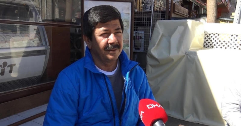 <p>İzmir'de yaşayan ancak bu dönemi Çeşme'de geçirmeye karar veren Feridun Kıymık da, 'Biz kendi tedbirimizi alıyoruz. Ellerimizi sabun ve kolonyayla yıkıyoruz. Misafir kabul etmiyoruz. Allah'a kalmış ancak tedbir almamız gerekiyor. Burası tertemiz bir alan. Buralara geleceğini pek tahmin etmiyorum. Bakanımızın verdiği işletmelerin kapatılması kararına uymak gerekiyor. Esnaf için zor bir durum ancak bu kararın alınması lazımdı' şeklinde konuştu.</p>