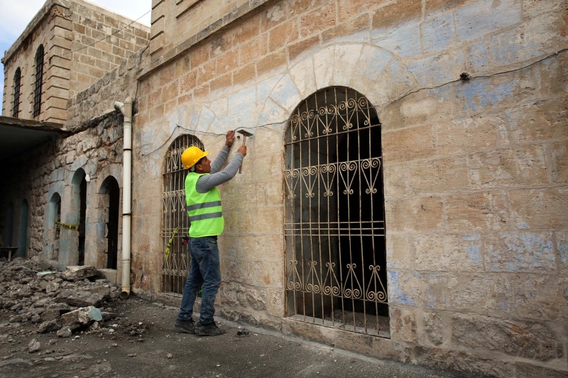 <p>anlurfa Kltr Varlklarn Koruma Blge Kurulu tarafndan tescillenen Sancar'n evi Mardin Valilii ve Bykehir Belediyesi'nin desteiyle mzeye dntrme almalar devam ediyor.</p>