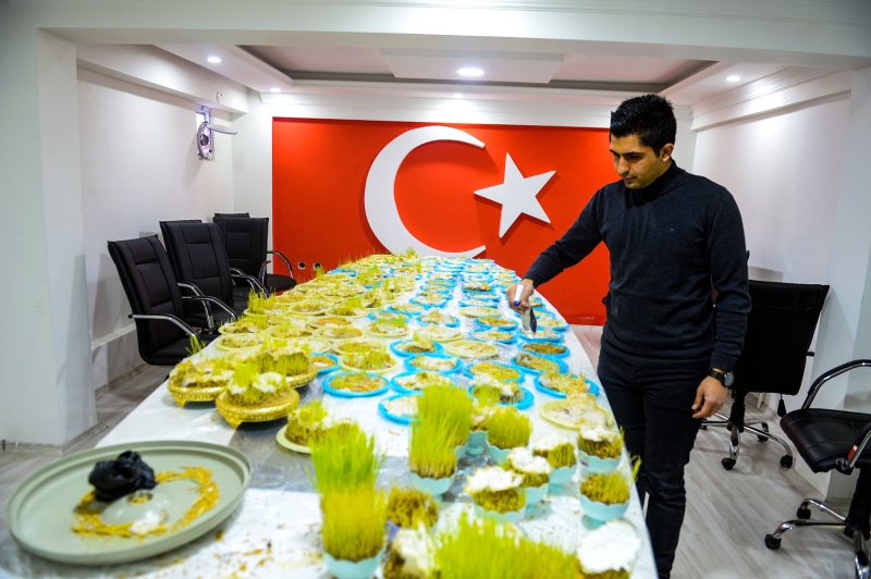 <p>Her yıl 21 Mart'ta kutlanan ve yeniden dirilişin sembolü olduğuna inanılan ve Nevruz Bayramı denilince akla ilk gelen semeni, Türk kültürünün önemli sembollerinden birini oluşturuyor.</p>