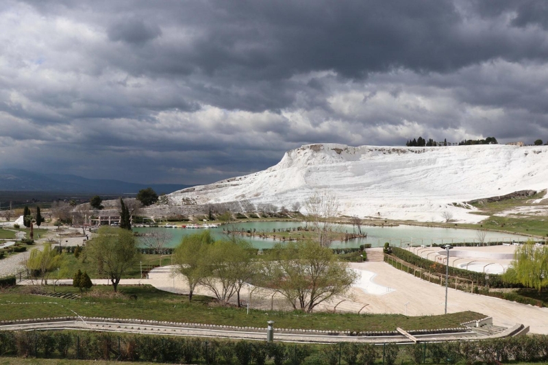 <p>Restoran işletmecisi Ahmet Aydeniz ise işlerin durgun olduğunu dile getirip,</p>