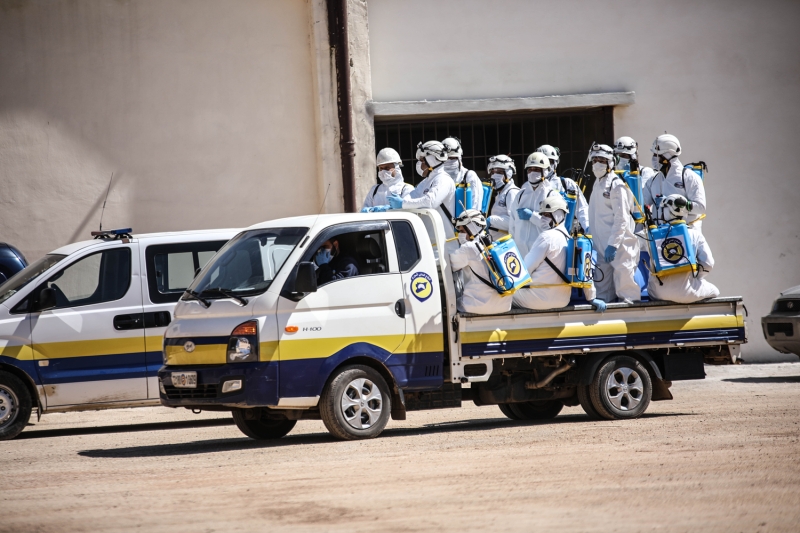 <p>Rejim ve destek�ilerinin May�s 2019'dan itibaren d�zenledi�i sald�r�larda, �dlib'in �nemli il�eleri rejimin eline ge�erken, Ocak 2019'dan bu yana 2 milyona yak�n sivil yerinden edildi ve 17 Eyl�l 2018'den (ate�kes i�in So�i mutabakat�) bu yana d�zenlenen sald�r�larda yakla��k 2 bin sivil can verdi.</p>