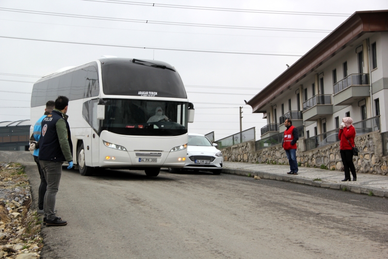 <p>Yurtta, Genlik ve Spor Bakanl yetkililerinin yan sra Aile, alma ve Sosyal Hizmetler Bakanlnda grevli sosyolog ve psikologlar da tr ofrlerine destek sunacak.</p>