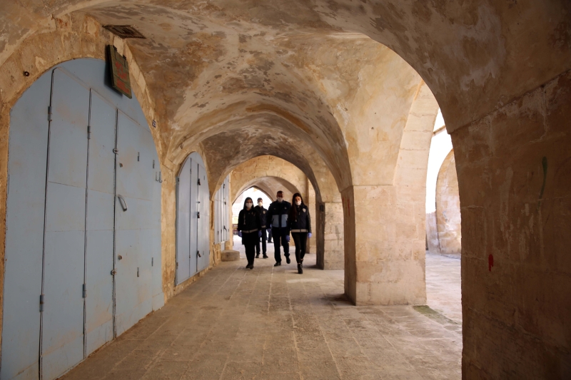 <p>Gda ve Yem ube Mdr Kadri zen, yapt aklamada, 'lke olarak hep beraber mcadele ederek bu iin stesinden geleceiz. Vatandalardan zorunlu olmadka dar kmamasn istiyoruz.' dedi.</p>