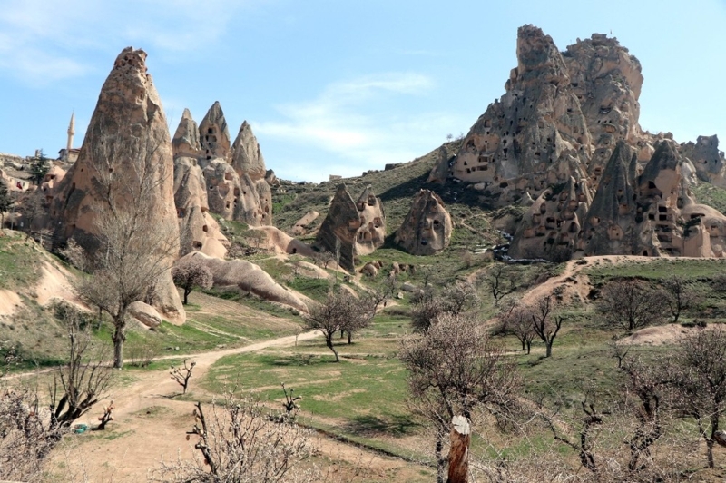<p>Kültür ve Turizm Bakanlığı tarafından Kapadokya Bölgesinde başta Göreme Açık Hava Müzesi, Paşabağları ören yerlerini, Hacıbektaş Veli Müzesi ve yeraltı şehirleri ziyarete kapatılmıştı.</p>